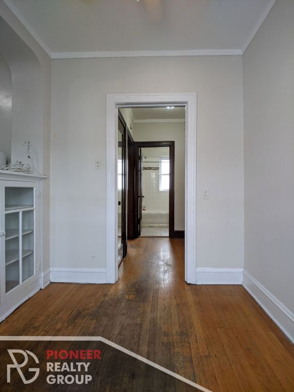 Building Photo - 3821 N Greenview Ave