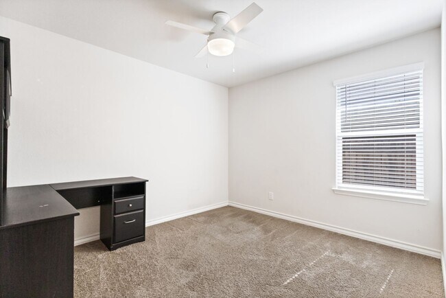 Building Photo - Well-Maintained 3-Bedroom Home – Ideal for Students & Professionals!