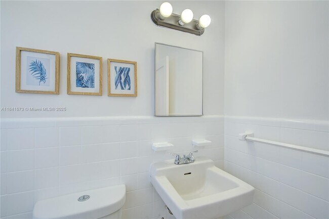 Building Photo - 855 SW 7th St