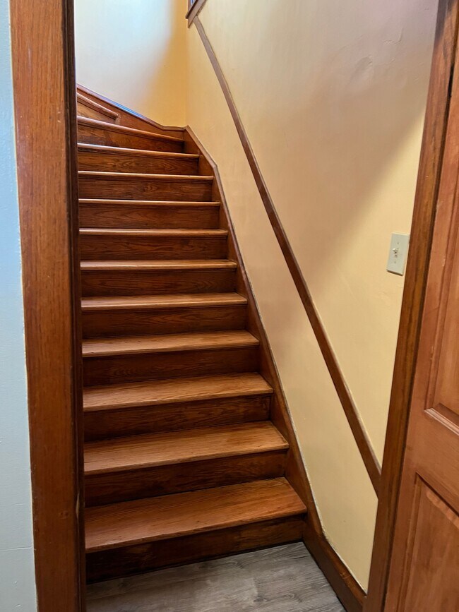 Building Photo - 1114 S Monitor Ave