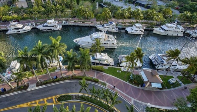 Building Photo - 215 N New River Dr E