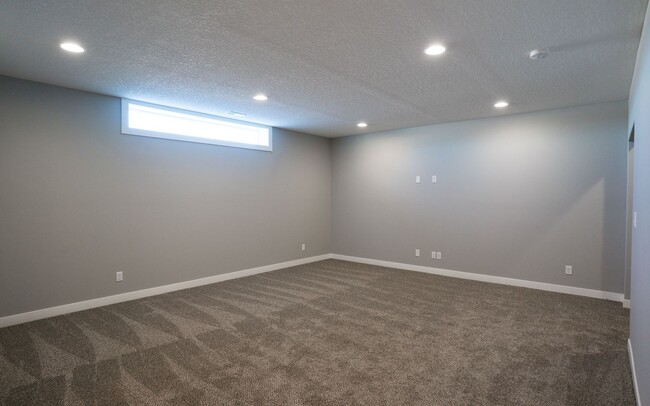 Building Photo - Dream Home Rental in Waukee! 3-Car Garage!