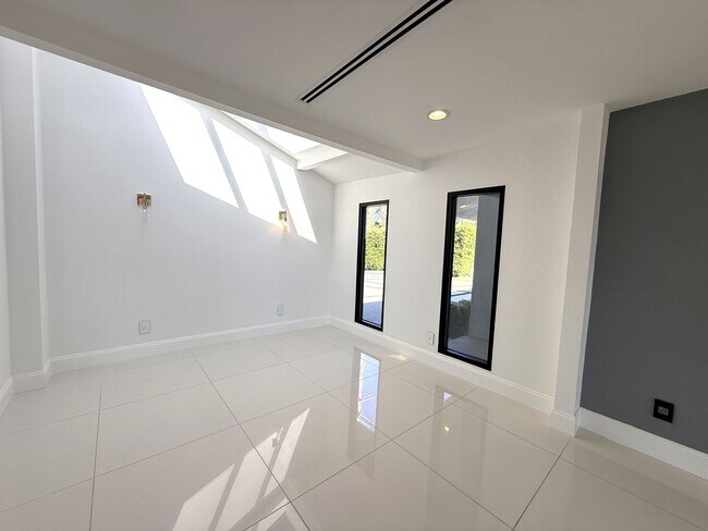 Building Photo - 9354 Glory Ave