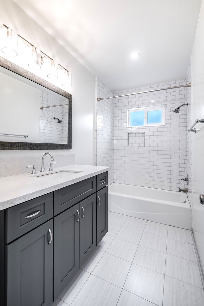 Bathroom - 618 Grand E Ave