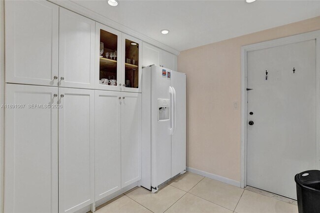 Building Photo - 1833 S Ocean Dr