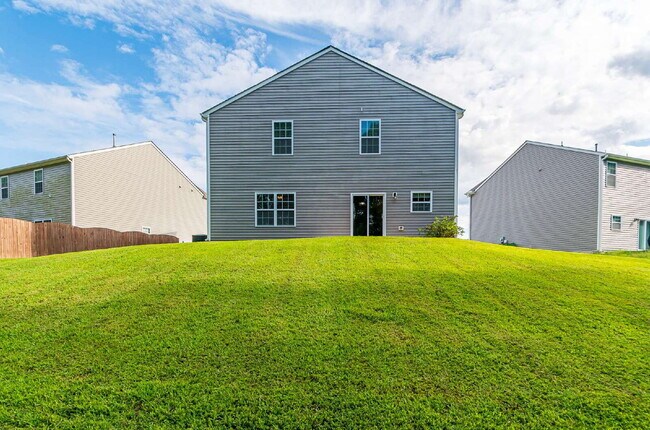 Building Photo - Stunning 4-Bed Home in Wendell with Granit...