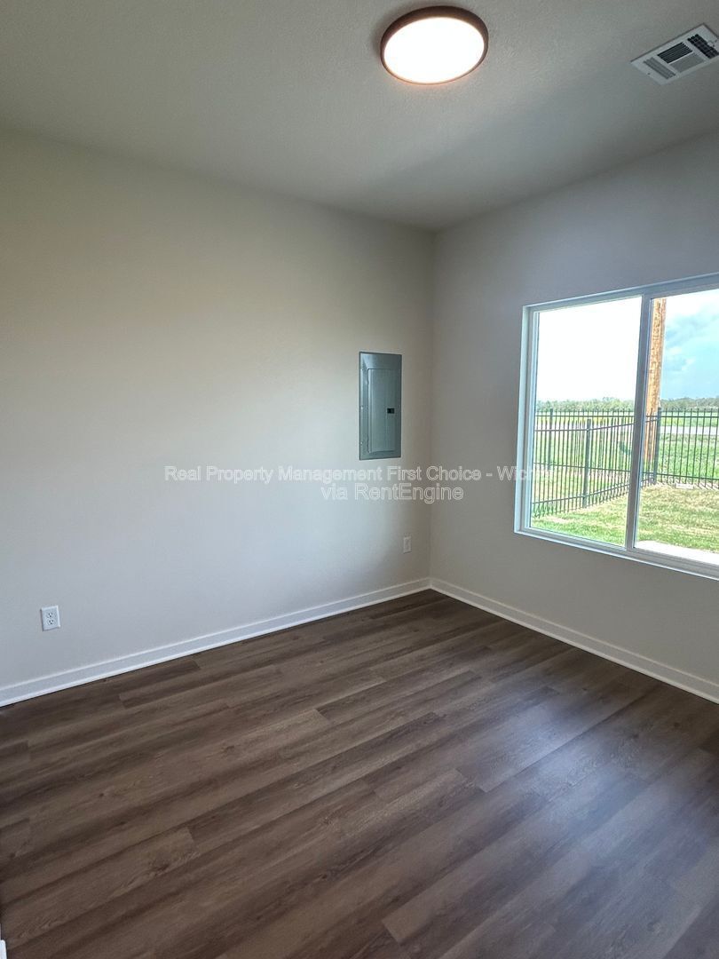 Building Photo - 157 N Gowen St