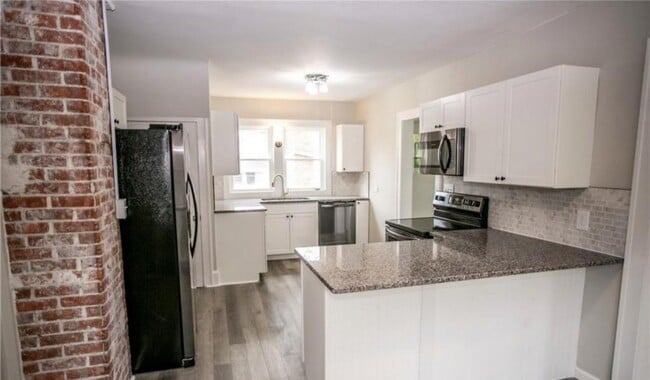 Building Photo - 209 E Hobart Ave