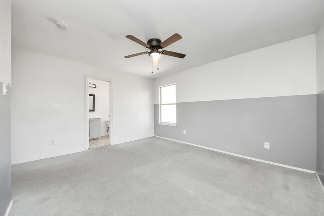 Building Photo - 10217 Teneha Dr