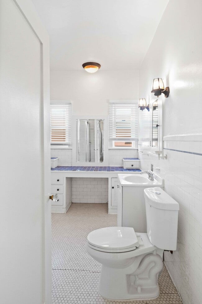 Building Photo - 645 S Detroit St