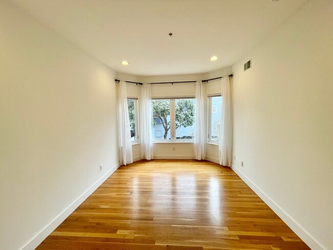 Building Photo - Prime Noe Valley 3 Level Condo w/2 car Garage, Rooftop Deck - Elizabeth @  San Jose