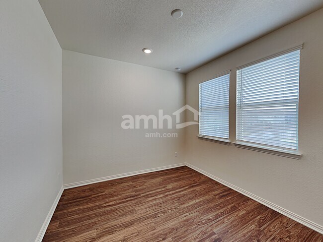 Building Photo - 340 Aspen Waters