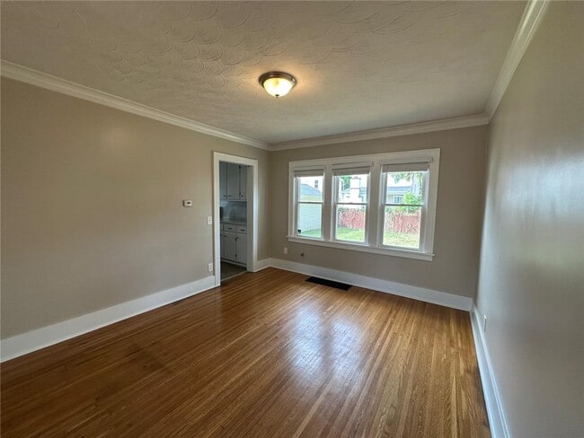 Building Photo - 44 Parkwood Rd