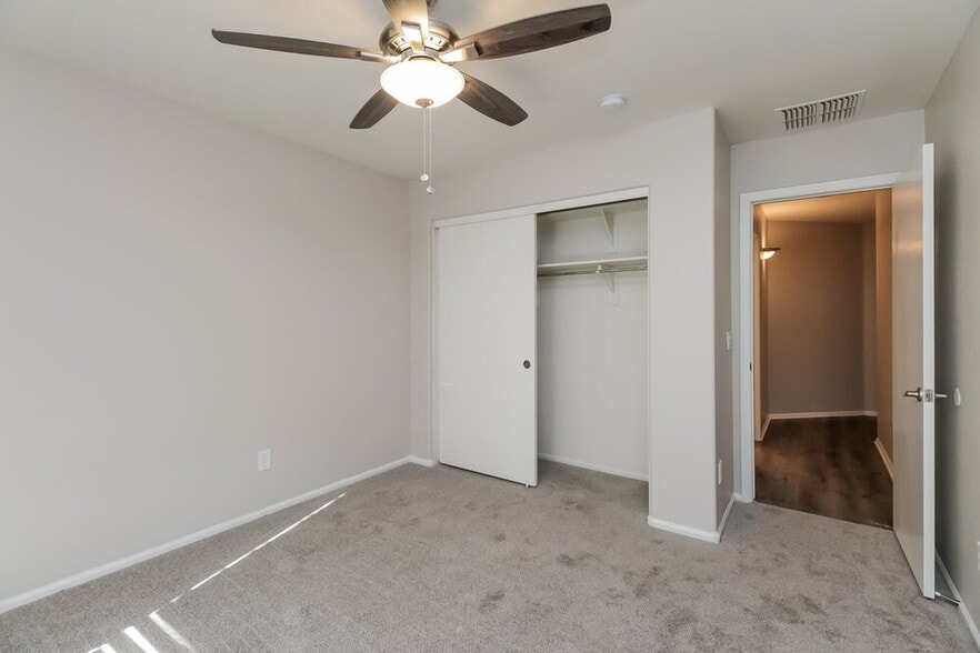 Building Photo - 1658 E Shari St