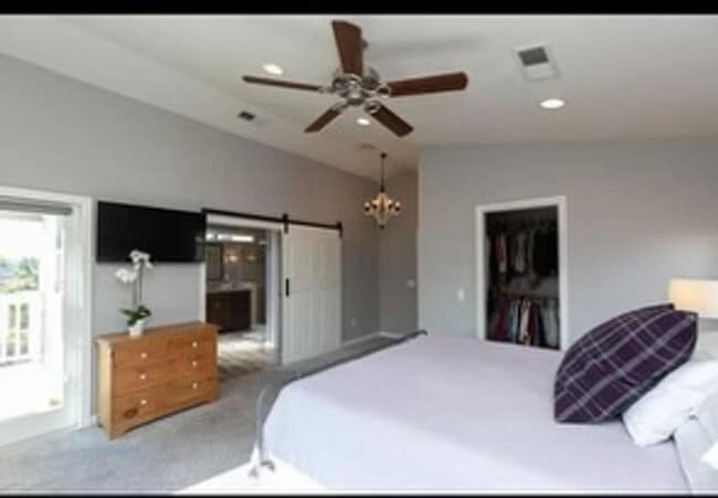 Building Photo - Beautiful 4BD Home in BAY PARK with Attach...