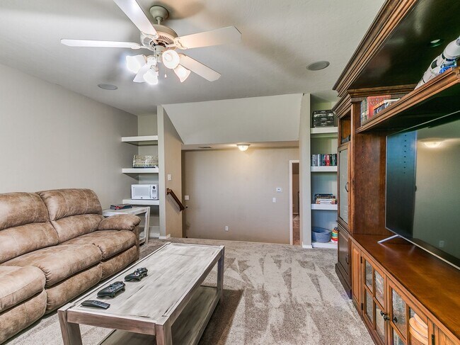 Building Photo - Large 4-Bedroom Home in Edmond Schools