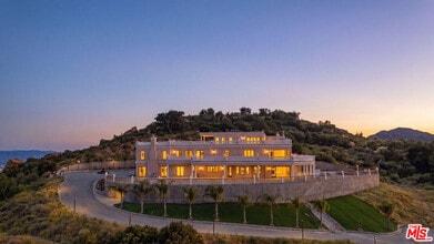Building Photo - 11631 Poema Pl