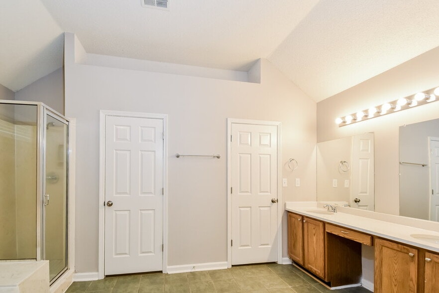 Building Photo - 4480 Glenchase Dr