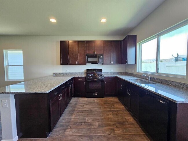 Building Photo - 110 Bluestem Dr