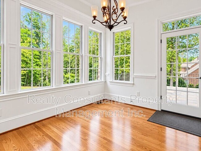 Building Photo - 7517 Henson Forest Dr