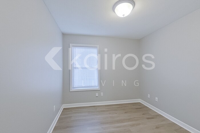 Building Photo - 1384 Maxwell Cir