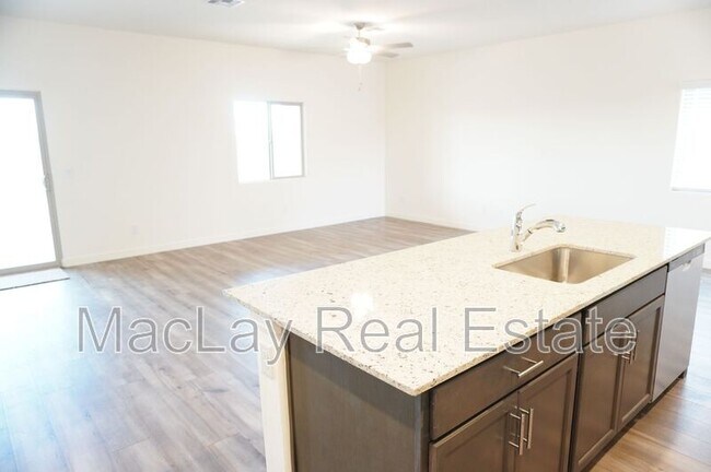 Building Photo - 680 N Crowned Dove Trail