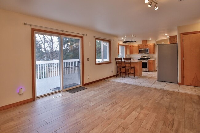 Building Photo - Lovley Home in Oak Harbor and Pet Friendly!