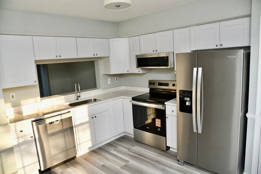 Building Photo - 6731 Sandpiper Ct