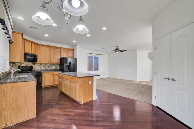 Building Photo - 7425 Glorious Sun Dr