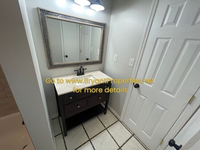 Building Photo - Hendersonville - 2 Bedroom Condo