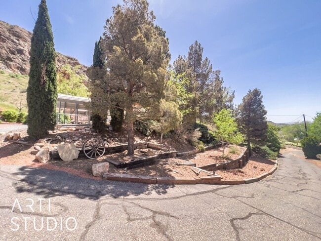 Building Photo - Newly Remodeled Home in LaVerkin
