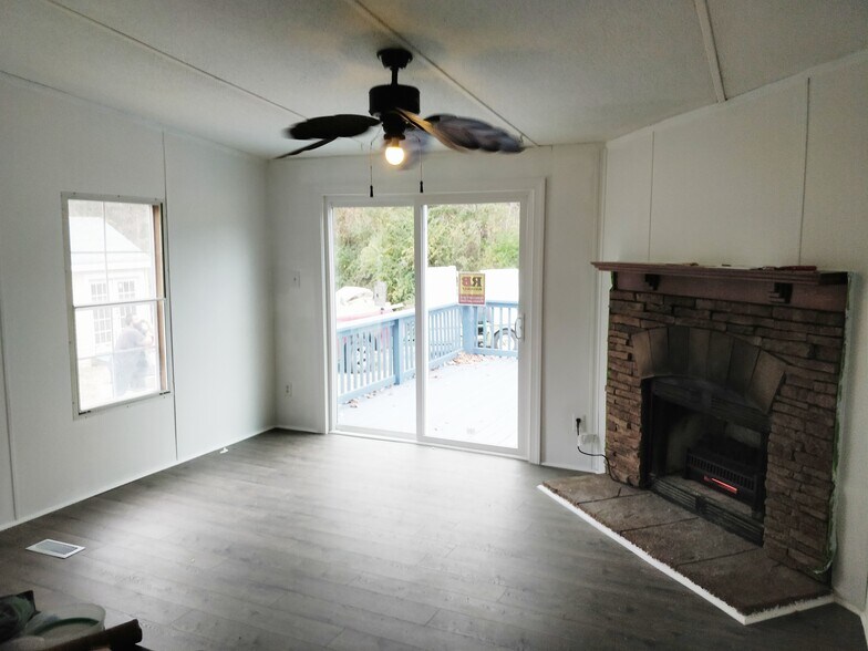 Building Photo - 8640 old pond rd