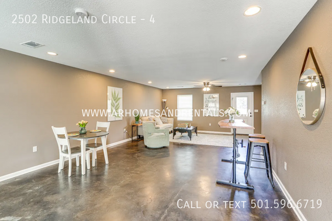 Building Photo - 2502 Ridgeland Cir