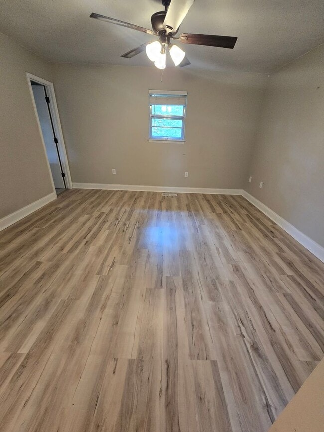 Building Photo - 722 Pear Tree Cir