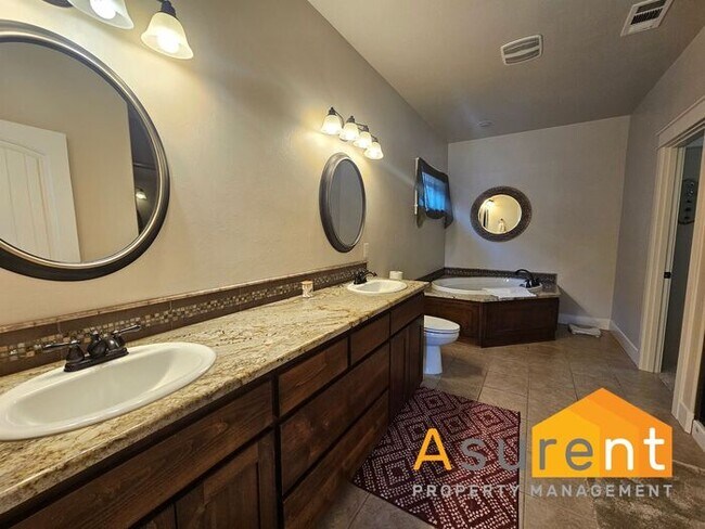 Building Photo - Fully Furnished 2BR/2BA Home in Central Point