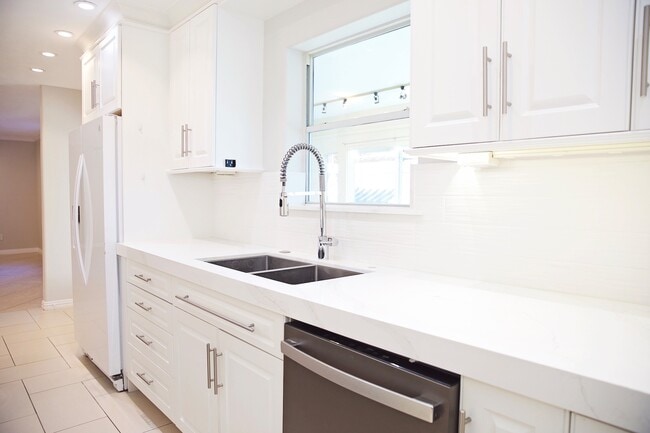 Building Photo - 18234 Sable Tree Dr