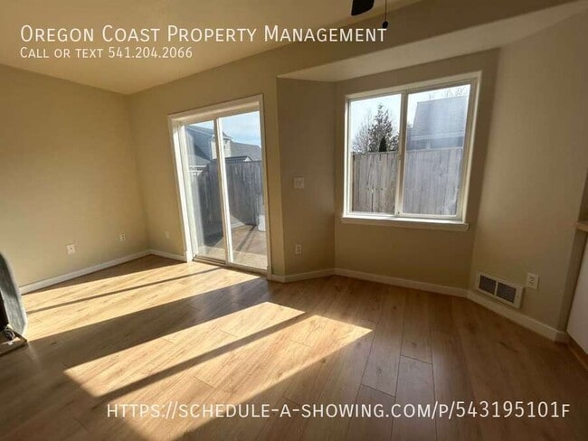 Building Photo - 903 Evergreen Dr