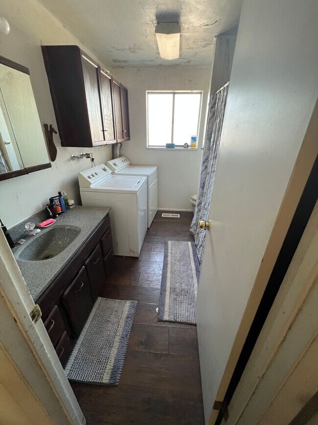 Building Photo - South Provo 2 bedroom apartment!