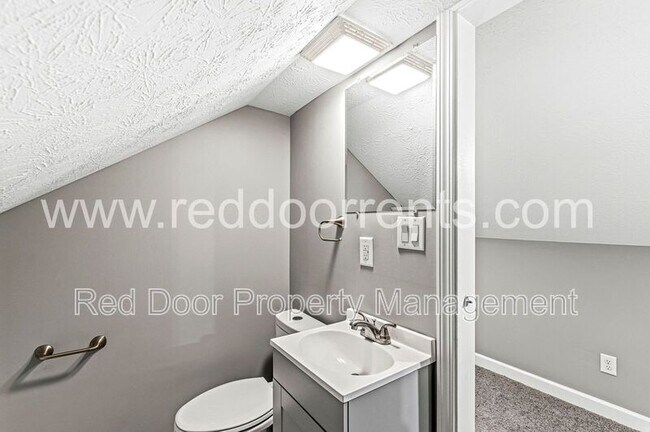 Building Photo - 3340 N Sherman Dr