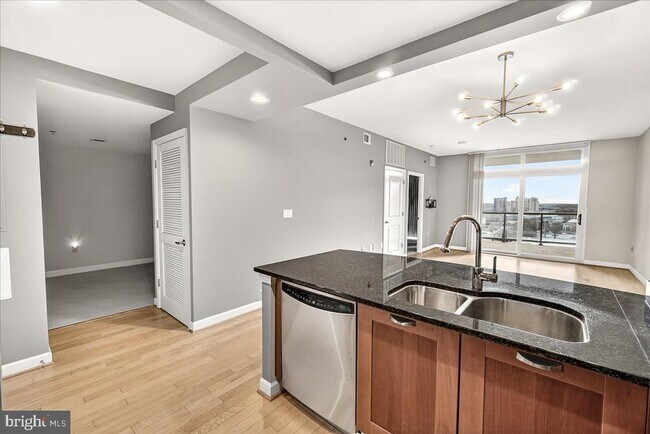 Building Photo - 5750 Bou Ave