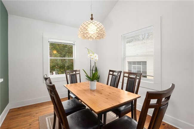 Building Photo - 2035 Manchester St NE