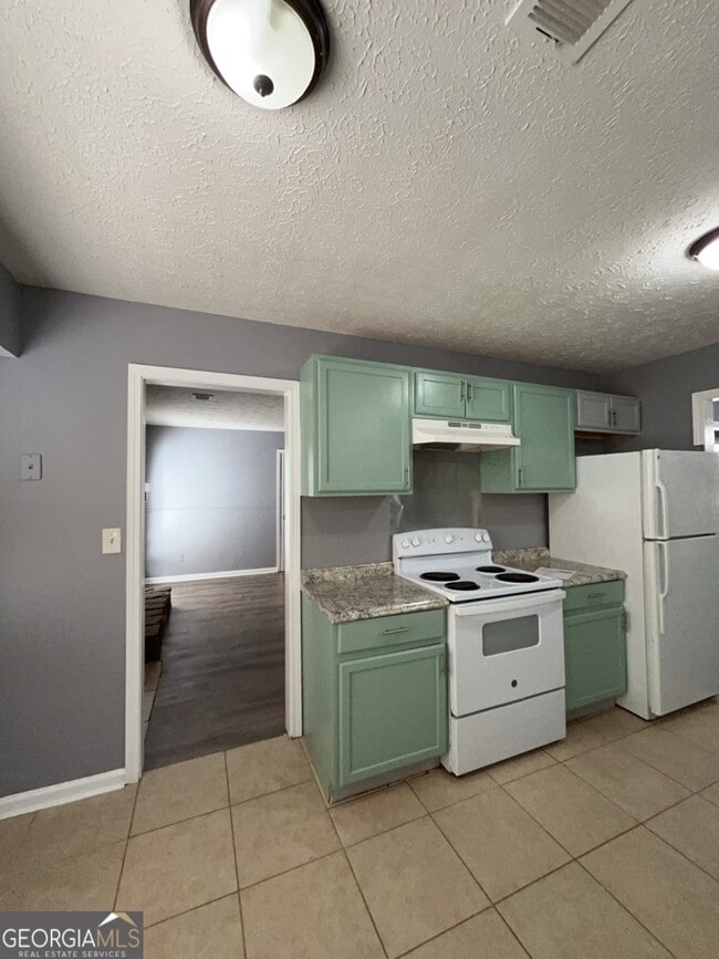 Building Photo - 1682 Charmeth Rd