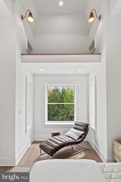 Building Photo - 2460 Ontario Rd NW