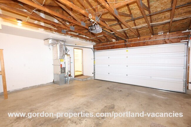 Building Photo - 9641 SE Schiller St