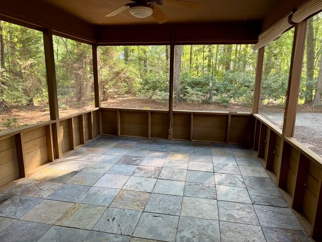 Building Photo - Classic Three Bedroom Home in Hilton Head ...