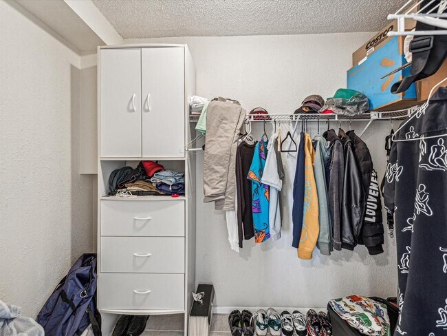 Building Photo - 255 Dolphin Point