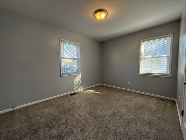 Building Photo - Tastefully Updated 4 Bedroom Home.