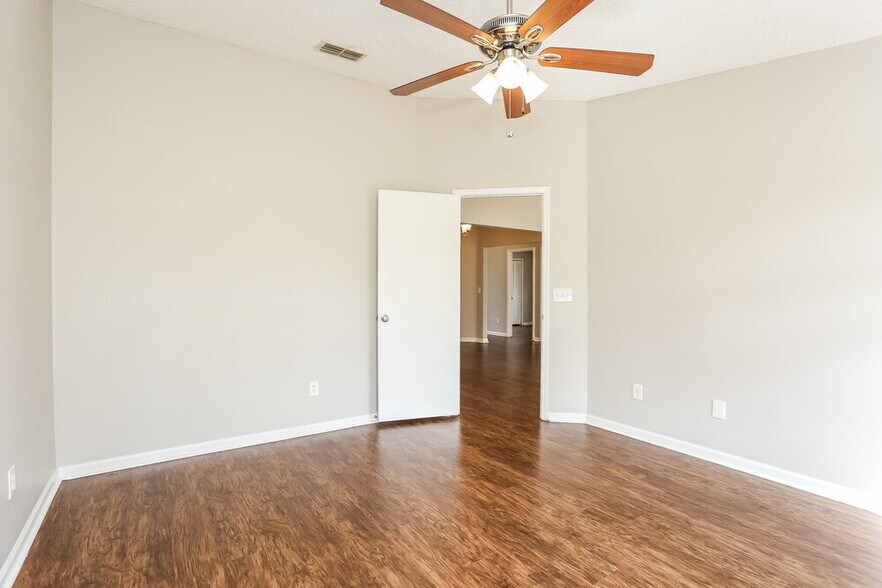 Building Photo - 8134 Cumberland Gap Trail N