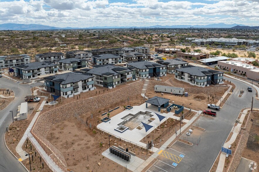 Building Photo - 5750 N La Cholla Blvd