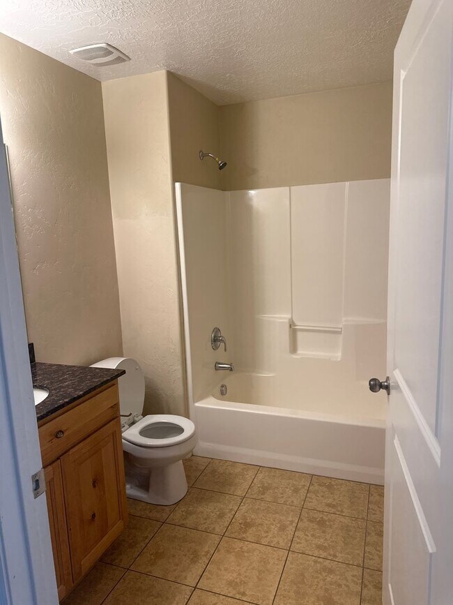 Building Photo - Move in Special Free Storage unit*